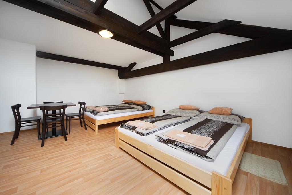 Hotel Usedlost Kotlarka Prag Zimmer foto